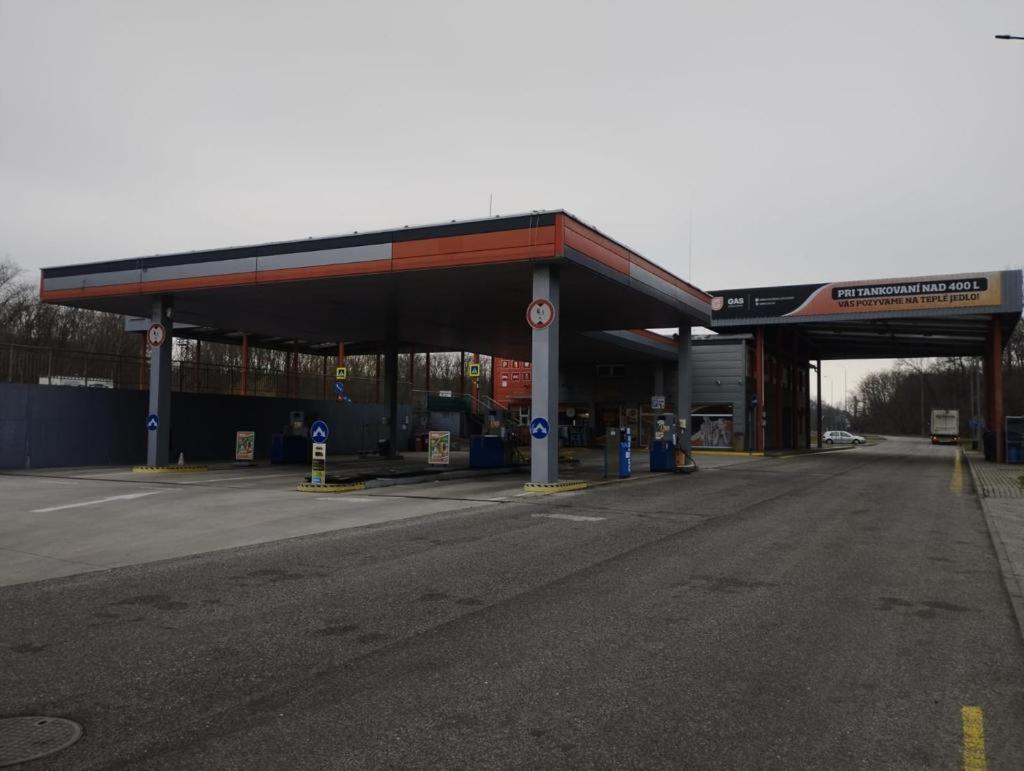 Gas Truck Centrum Holic Exterior foto