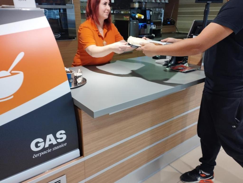 Gas Truck Centrum Holic Exterior foto